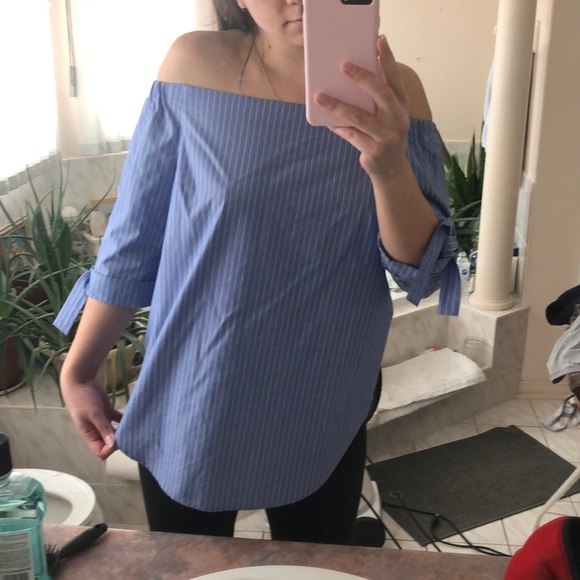 Aritzia Babaton Malik off the shoulder blouse - Picture 4 of 5